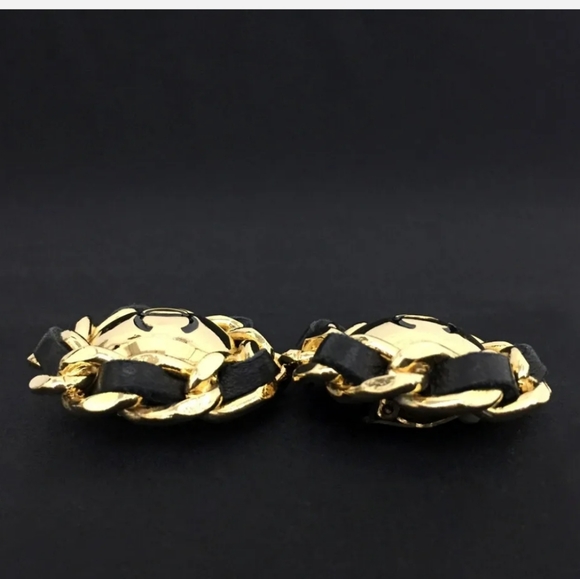 CHANEL CC LOGO TWIST GOLD TONE EARRINGS/UT2186 - Picture 4 of 10
